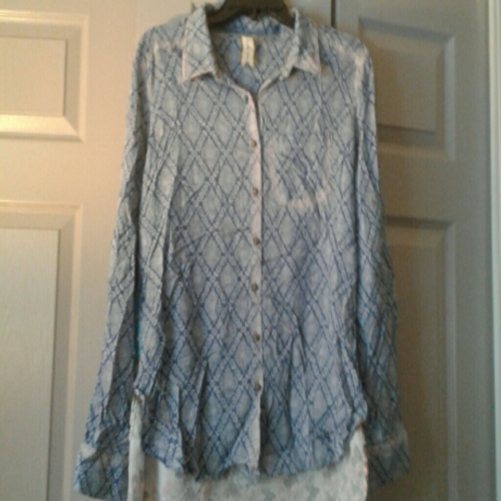 Aratta Silent Button Down